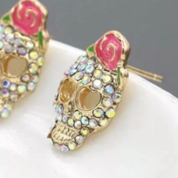 NEW! Skull Rhinestone studs - Picture 7 of 8